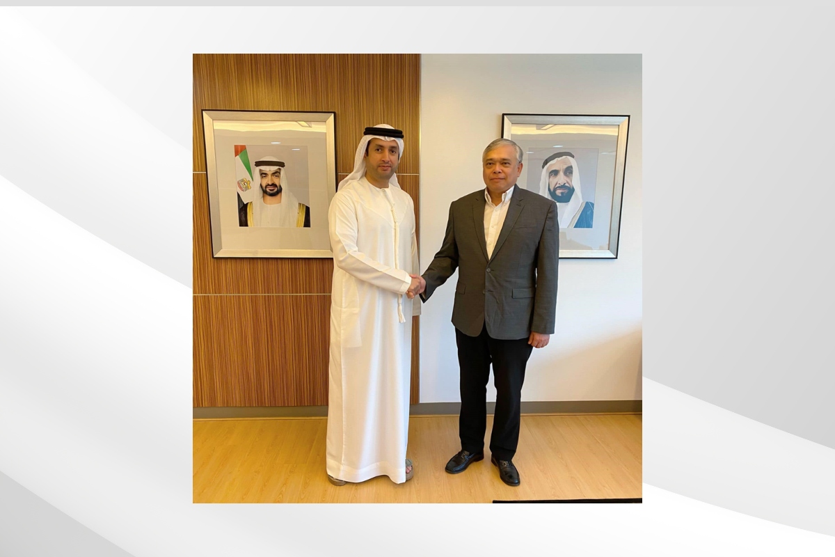 H.E. Mohamed Obaid Alqataam Alzaabi, UAE Ambassador in Manila met with H.E. Alfonso Ver, Ambassador of the Republic of the Philippines in Abu Dhabi & Atty. Alex Vallespin, Acting Director of the Office of Middle East & African Affairs of the Philippine Department of Foreign Affairs. They discussed different aspects concerning bilateral relations and ways to promote cooperation.