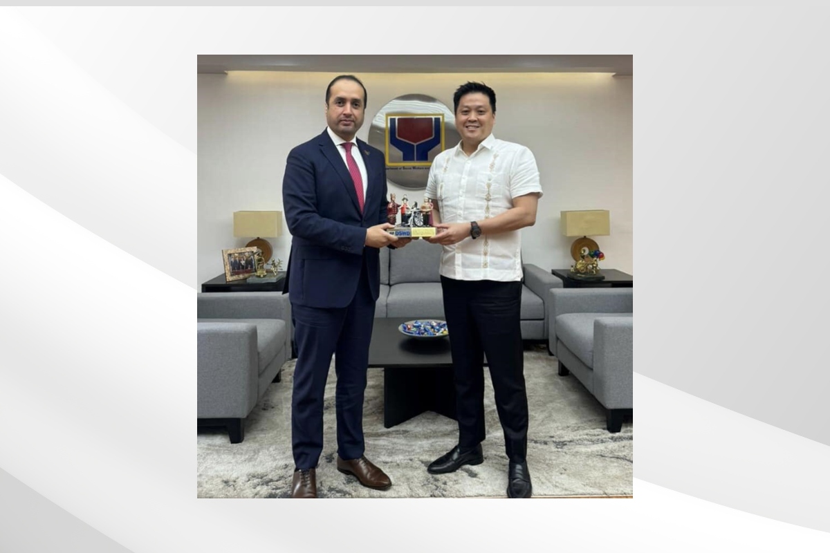 H.E. Mohamed Obaid Alqataam Alzaabi, UAE Ambassador in Manila, met with H.E. REX Gatchalian, Secretary of the Department of Social Welfare and Development. Issues of mutual interest and ways to promote collaboration between the UAE and the Philippines were discussed during the meeting.