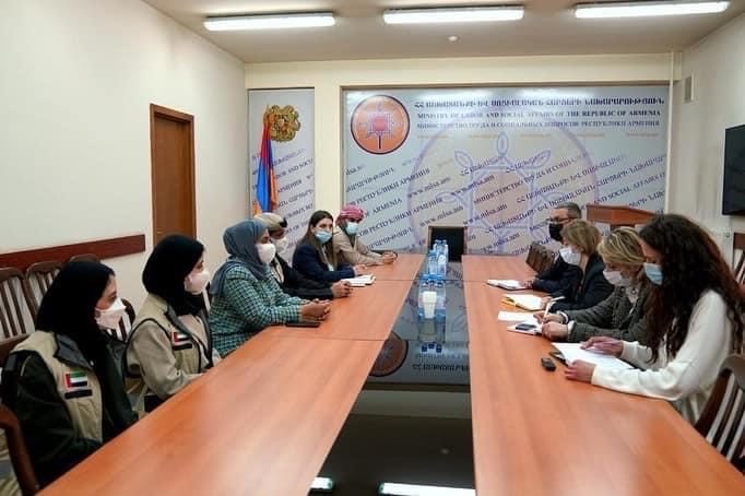 Էմիրաթական Կարմիր մահիկ կազմակերպության պատվիրակությունը հանդիպել է ՀՀ աշխատանքի և սոցիալական հարցերի փոխնախարարի հետ՝ քննարկելու մարդասիրական և բարեգործական աշխատանքների ոլորտում համագործակցության հնարավորությունները։