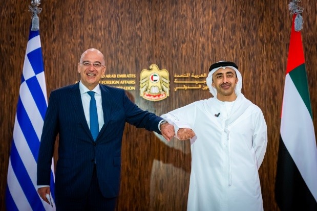 جرى خلال اللقاء بحث العلاقات الاستراتيجية المتميزة بين دولة الإمارات وجمهورية اليونان وسبل تعزيز التعاون الثنائي في المجالات كافة بما يحقق المصالح المشتركة للبلدين الصديقين ويعود بالخير على شعبيهما.
