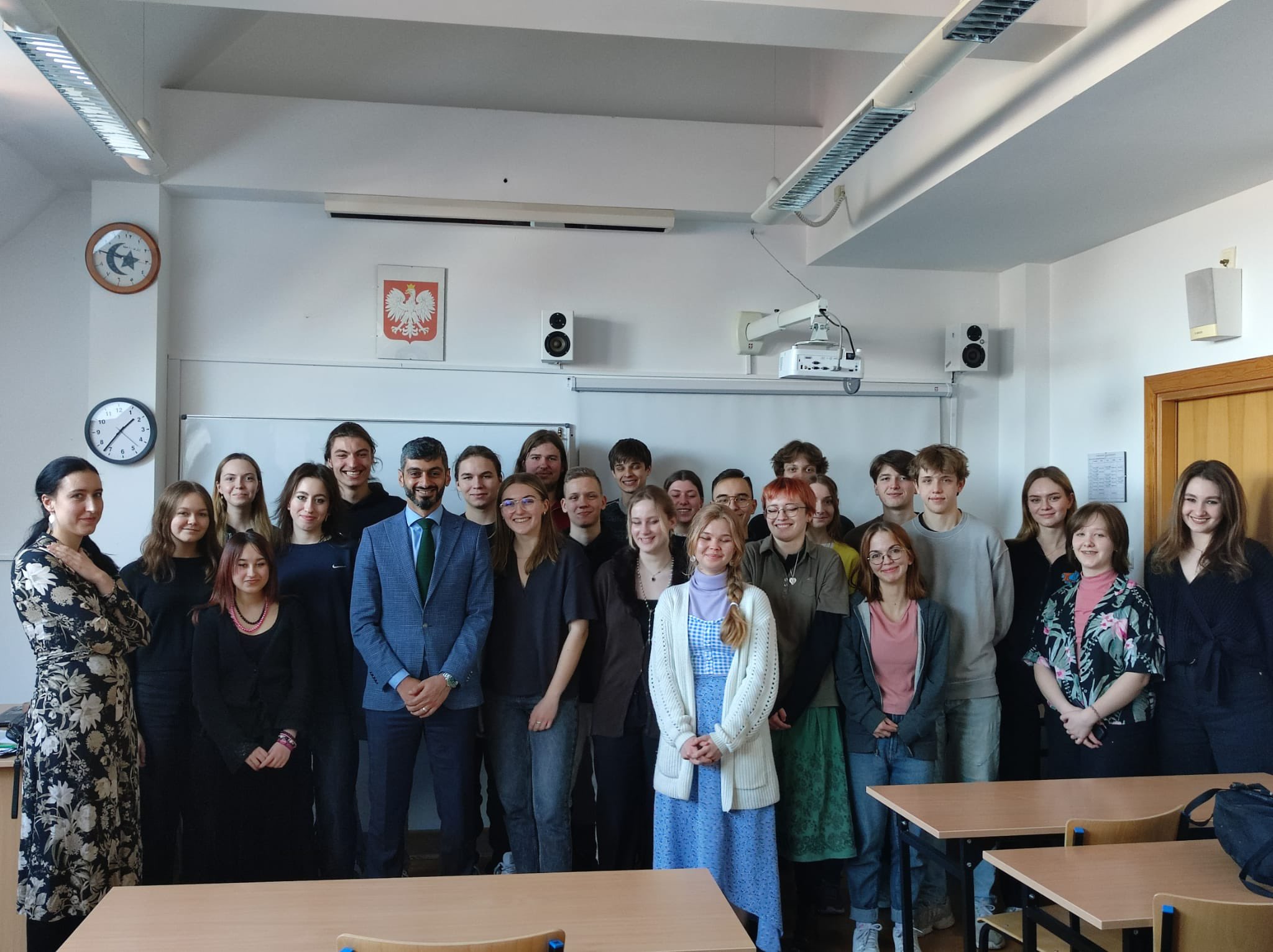 Mr. Ahmed Al-Mansouri, Second Secretary of the UAE Embassy in Poland, visited the Jan III Sobieski High School in Warsaw.