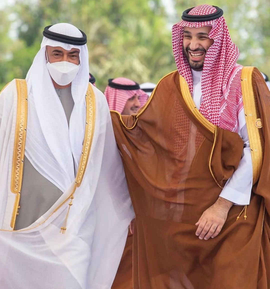 وصول رئيس دولة الإمارات العربية المتحدة إلى المملكة العربية السعودية 