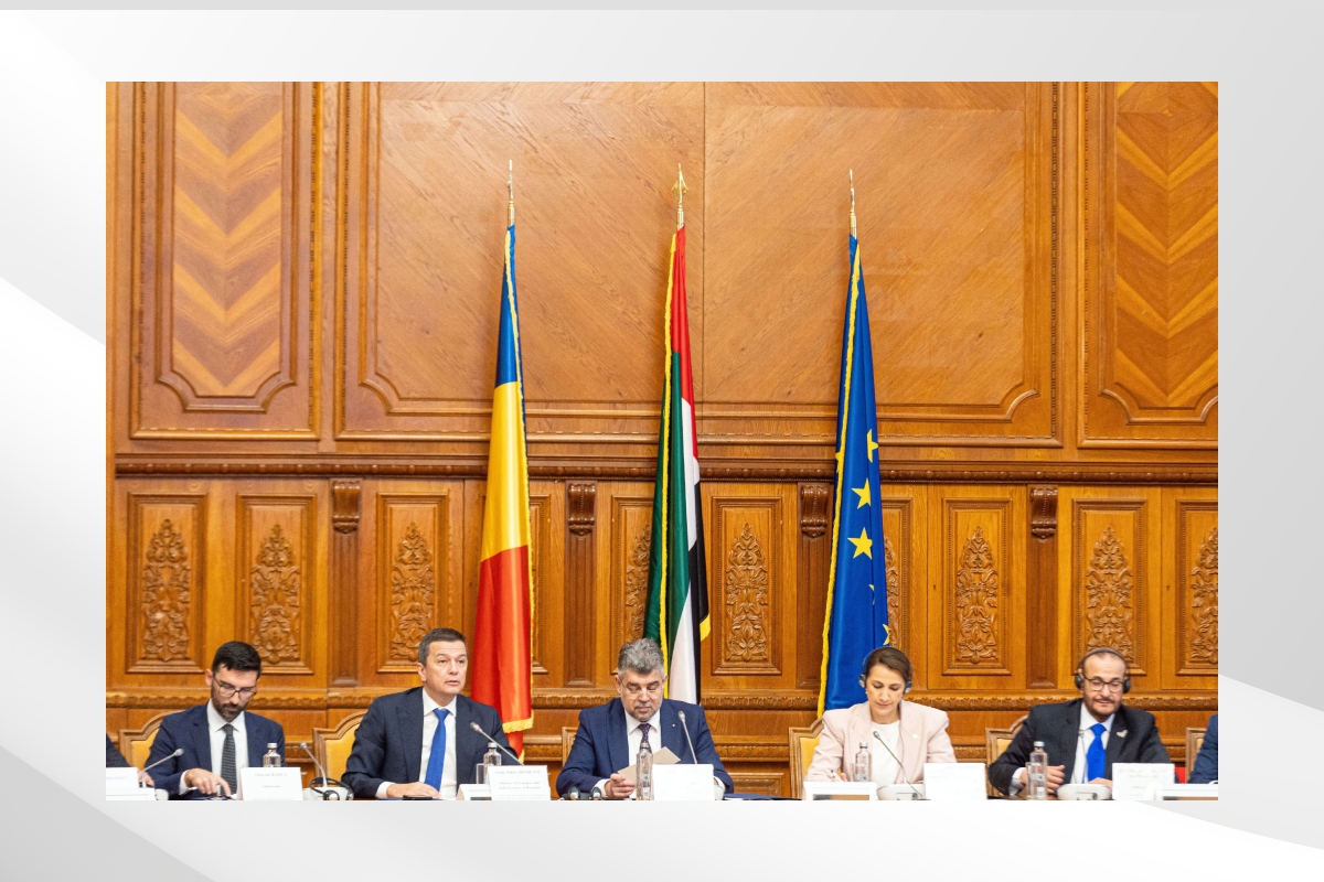عقدت في العاصمة الرومانية بوخارست اليوم أعمال الاجتماع الوزاري الثالث للجنة المشتركة بين دولة الإمارات وجمهورية رومانيا في قصر البرلمان الروماني في العاصمة بوخارست بحضور معالي مارسيل سيولاكو، رئيس وزراء رومانيا، ومعالي مريم بنت محمد المهيري، رئيس مكتب الشؤون الدولية في ديوان الرئاسة التي ترأست وفد دولة الإمارات إلى الاجتماع، ومعالي سورين غرينديانو، وزير النقل والبنية التحتية رئيس الجانب الروماني في اللجنة.