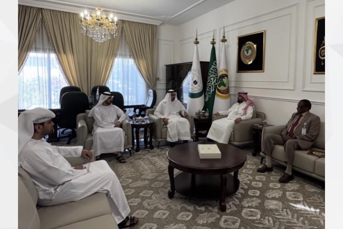 التقى سعادة السفير مطر سالم علي مران الظاهري سفير الدولة لدى الرياض والمندوب الدائم لدى منظمة التعاون الإسلامي، المدير التنفيذي لصندوق التضامن الإسلامي سعادة محمد بن سليمان أبا الخيل وذلك بمقر الصندوق في جدة. وتحدث المندوب الدائم والمدير التنفيذي حول سبل تعزيز التعاون بين دولة الإمارات العربية المتحدة وصندوق التضامن الإسلامي.
