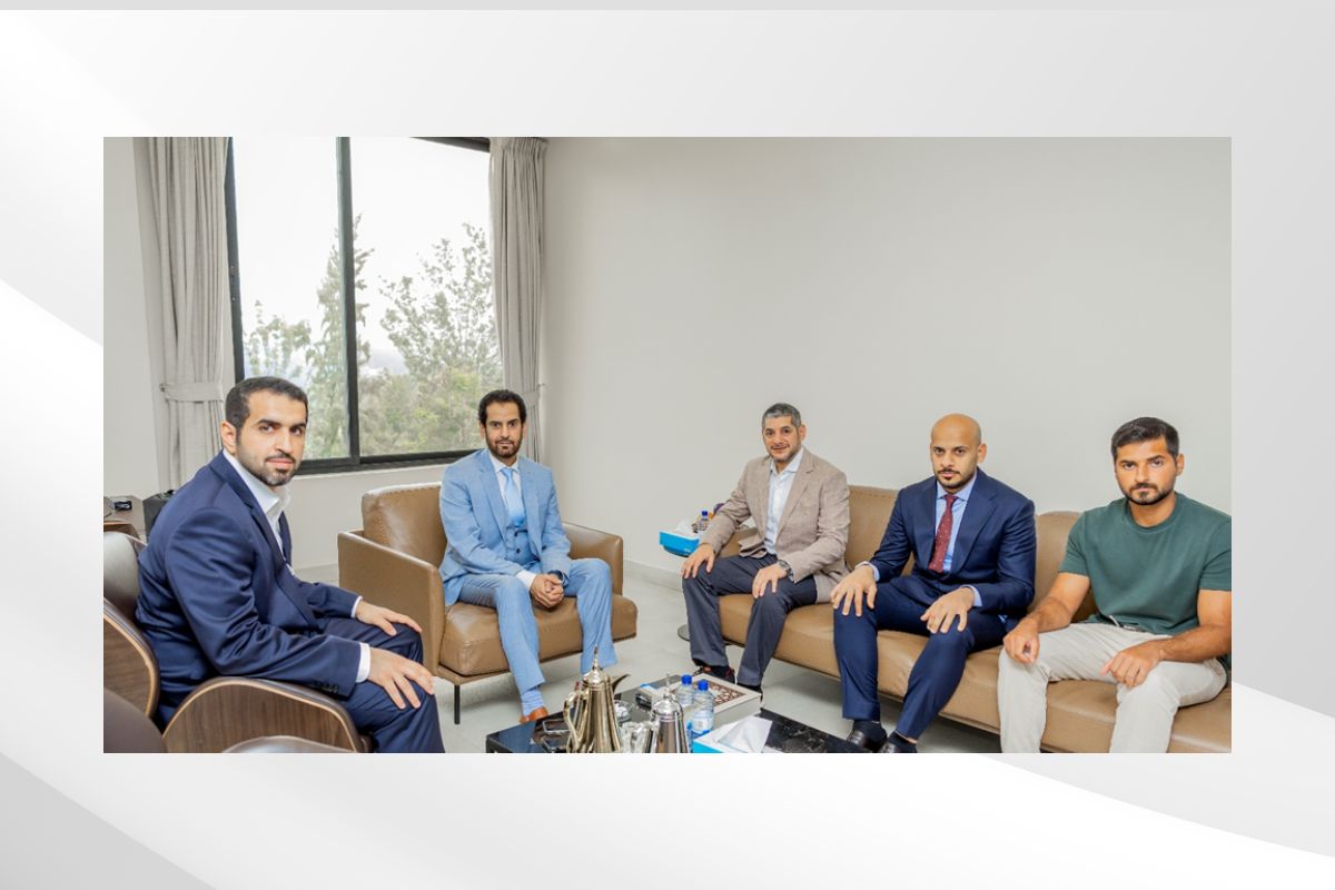 استقبل سعادة هزاع القحطاني سفير دولة الإمارات لدى جمهورية رواندا وفدا من مؤسسة خليفة بن زايد آل نهيان للأعمال الإنسانية والذي يقوم بزيارة إلى رواندا. تم خلال الاجتماع بحث دعم أنشطة المؤسسة في رواندا.