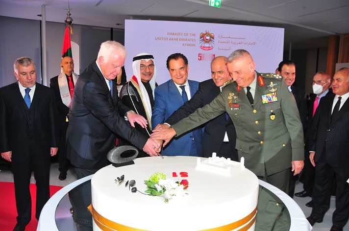 مقتطفات من حفل العيد الوطني الذي أقامته سفارة دولة الامارات العربية المتحدة في أثينا حيث بدا الحفل بالنشيد الوطني ، ثم القى سعادة السفير سليمان حامد المزروعي كلمه ، ومن بعده القى ضيف الشرف نائب رئيس الوزراء معالي/ باناجيوتيس بيكرامينوس كلمه اعرب فيها عن عمق العلاقات الثنائية بين الجانبين وتطرق للانجازات الحافله التي قامت بها الامارات على مدى السنوات