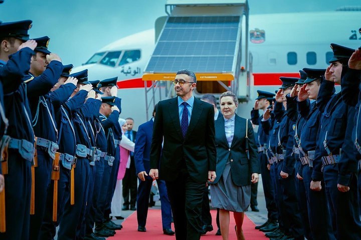 التقى سمو الشيخ عبدالله بن زايد آل نهيان وزير الخارجية والتعاون الدولي في العاصمة أثينا معالي كيرياكوس ميتسوتاكيس رئيس وزراء جمهورية اليونان الصديقة. ونقل سموه خلال اللقاء تحيات صاحب السمو الشيخ محمد بن زايد آل نهيان رئيس الدولة “حفظه الله” وتمنياته لجمهورية اليونان الصديقة الازدهار والرخاء، مؤكدا عمق روابط الصداقة التي تجمع بين البلدين