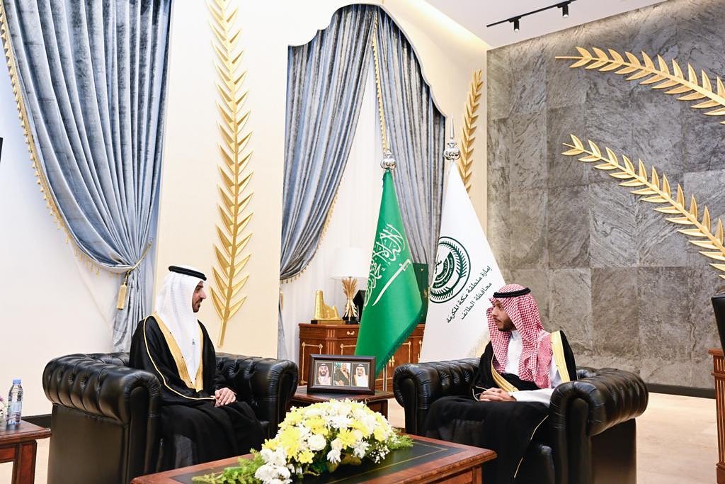 استقبل صاحب السمو الملكي الأمير سعود بن نهار بن سعود بن عبدالعزيز آل سعود محافظ الطائف سعادة ناصر هويدن الكتبي قنصل عام الدولة لدى جدة