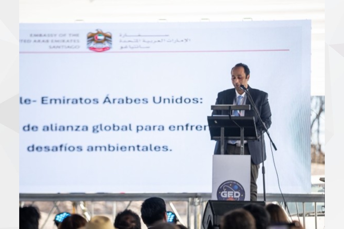 جددت دولة الإمارات خلال مشاركتها في مؤتمر الصحراء الدولي التأكيد على التزامها الراسخ بدعم الجهود الدولية الرامية إلى مواجهة تحديات التصحر، وشح المياه، وتدهور الأراضي الزراعية، وتعزيز الأمن الغذائي، من خلال الابتكار والتكنولوجيا المتقدمة والشراكات الفاعلة. 

