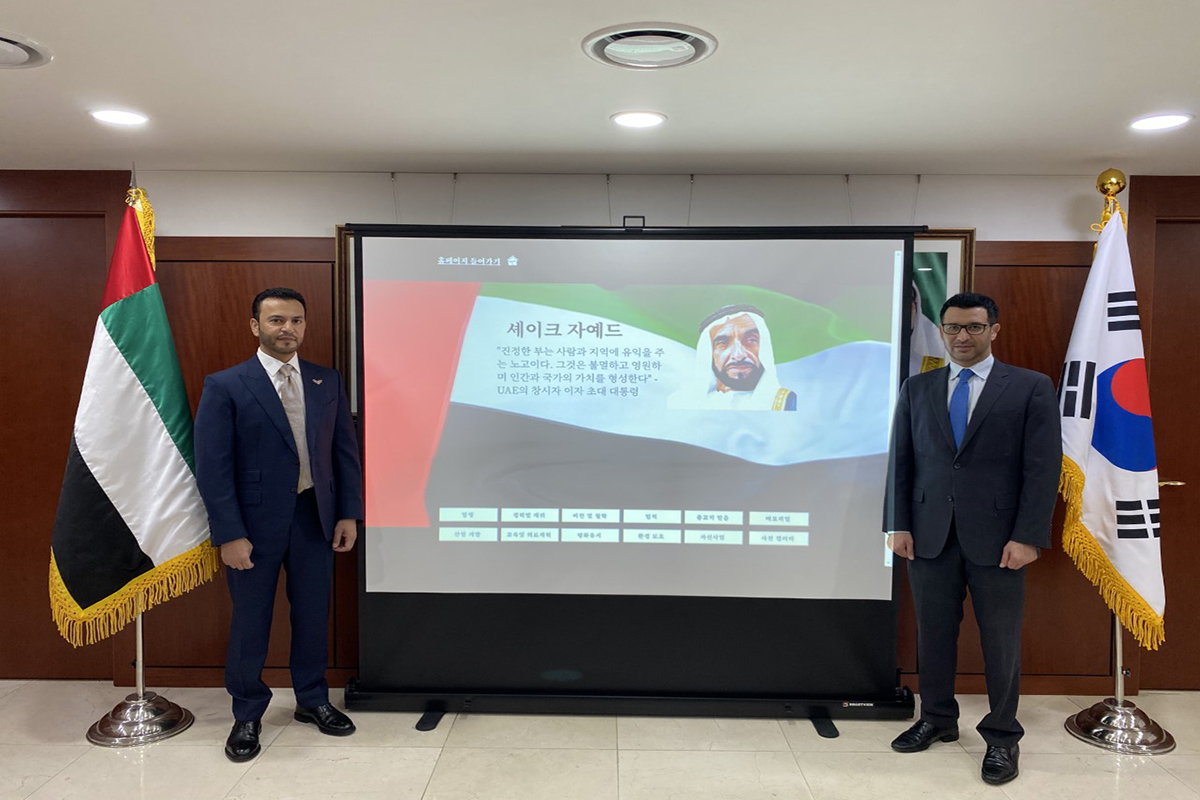 تدعم الفعالية انشطة البعثة الثقافية في اطار التعريف بالمساعدات الخارجية والاسهامات الانسانية والخيرية التى قدمتها دولة الامارات لخدمة الانسانية وتخليدا لذكرى رحيل القائد مؤسس الدولة .