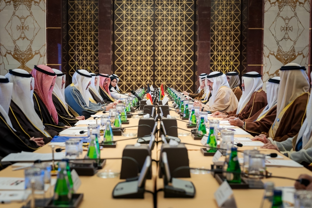 His Highness Sheikh Abdullah bin Zayed Al Nahyan, Deputy Prime Minister and Minister of Foreign Affairs, co-chaired the sixth session of the UAE–Kuwait Joint Higher Committee