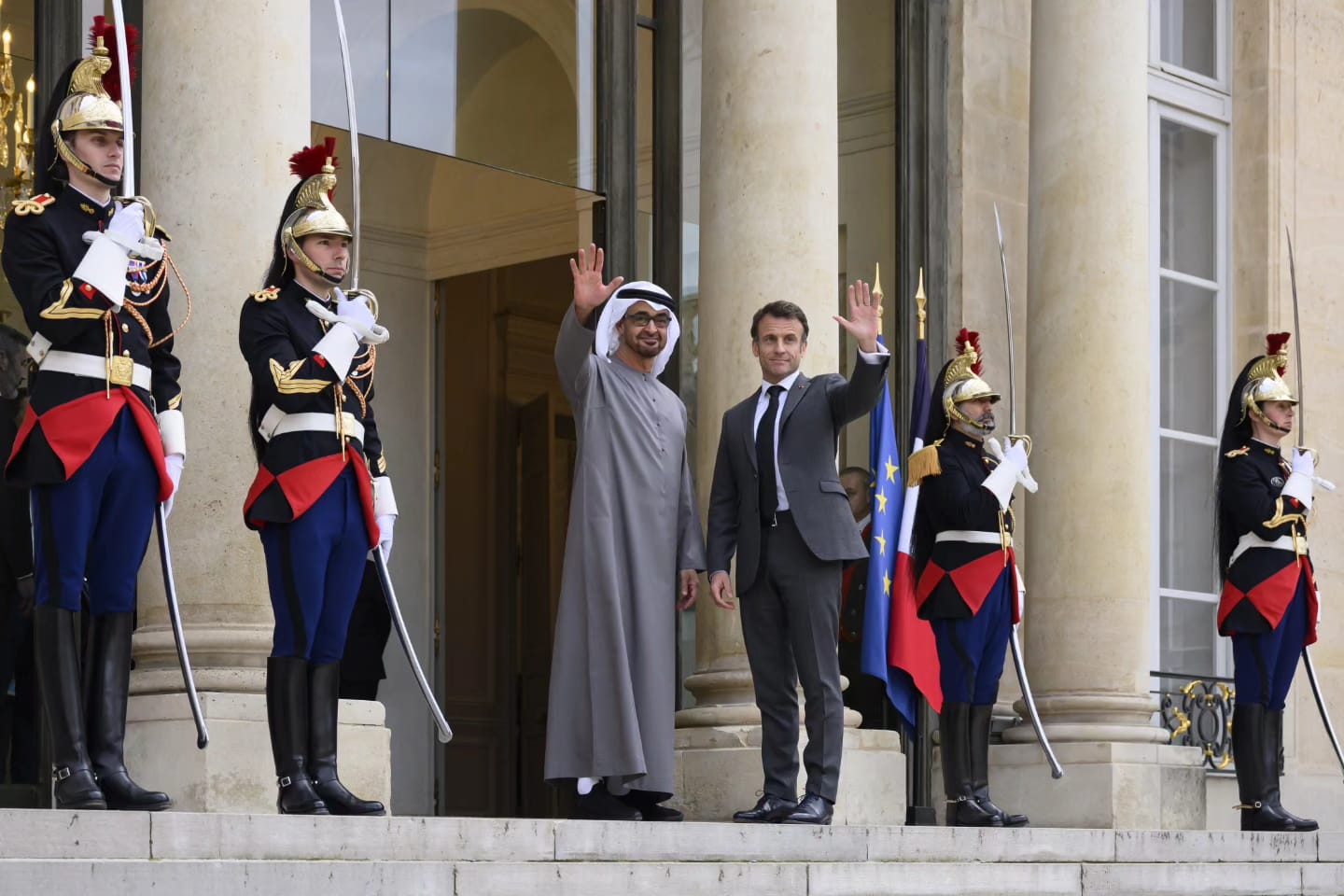 Le Président des Émirats arabes unis, Son Altesse Cheikh Mohamed bin Zayed Al Nahyan, a rencontré aujourd'hui le Président de la République française, M. Emmanuel Macron à Paris