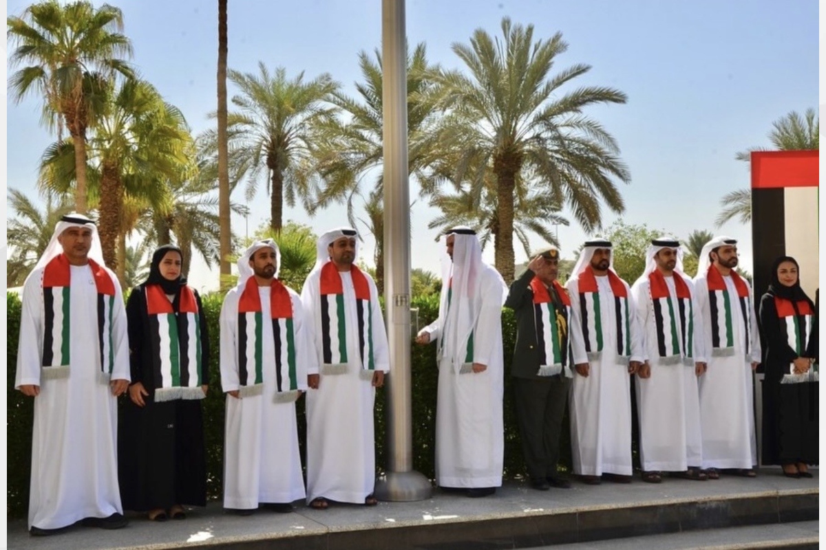 تحتفل دولة الإمارات بيوم العلم في 3 نوفمبر، رمز الوحدة والانتماء والفخر، وتأكيدًا على مسيرة الدولة الراسخة نحو التقدم والازدهار، وزارة الخارجية وسفارات دولة الإمارات حول العالم تؤكد بمناسبة يوم العلم التزامها بدعم قيم الدولة وتعزيز رسالتها في نشر التعايش والتسامح والسلام، وترسيخ التعاون الإقليمي والدولي.. دام علم الإمارات خفّاقًا يعانق السماء.