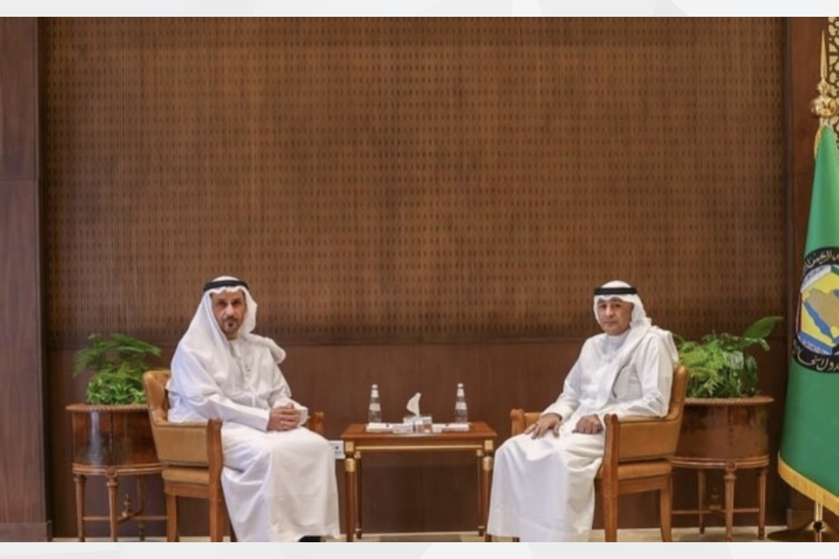 استقبل معالي جاسم محمد البديوي الأمين العام لمجلس التعاون لدول الخليج العربية، سعادة السفير مطر سالم علي مرّان الظاهري، سفير الدولة لدى المملكة العربية السعودية الشقيقة، وبحث الجانبان سُبل تعزيز التعاون المشترك.
