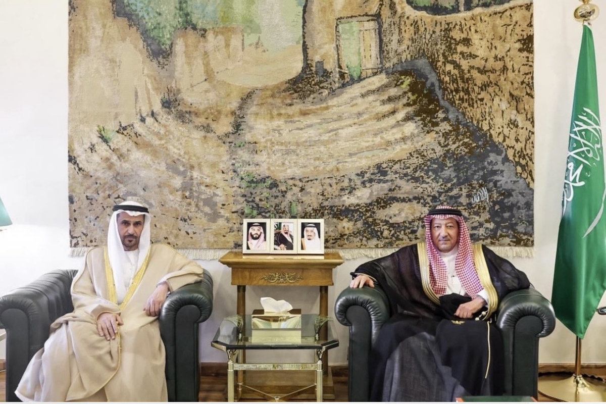 استقبل نائب وزير خارجية المملكة العربية السعودية الشقيقة، سعادة مطر سالم علي مران الظاهري سفير الدولة لدى المملكة، واستعرض اللقاء العلاقات الأخوية بين البلدين الشقيقين، وتناول الموضوعات ذات الاهتمام المشترك.
