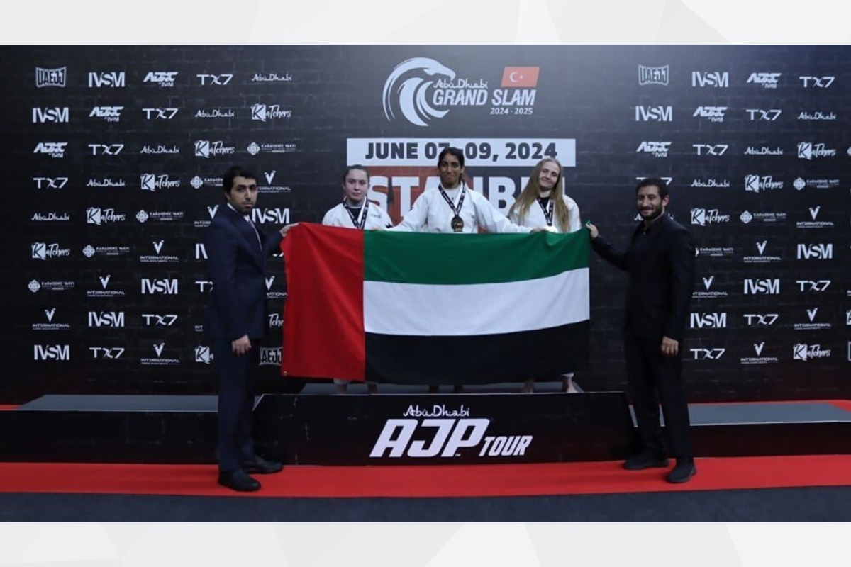 قلّد سعادة سعيد صقر المهيري، القنصل العام للدولة لدى إسطنبول، ميداليات الفائزين في جولة إسطنبول لبطولة أبوظبي جراند سلام للجوجيتسو موسم 2024-2025 التي نُظِّمت في مدينة إسطنبول، وحظيت الجولة بمشاركة كبيرة ومتميزة من لاعبي دولة الإمارات للجوجيتسو، حققوا فيها تفوقًا ملحوظًا بجميع الفئات.