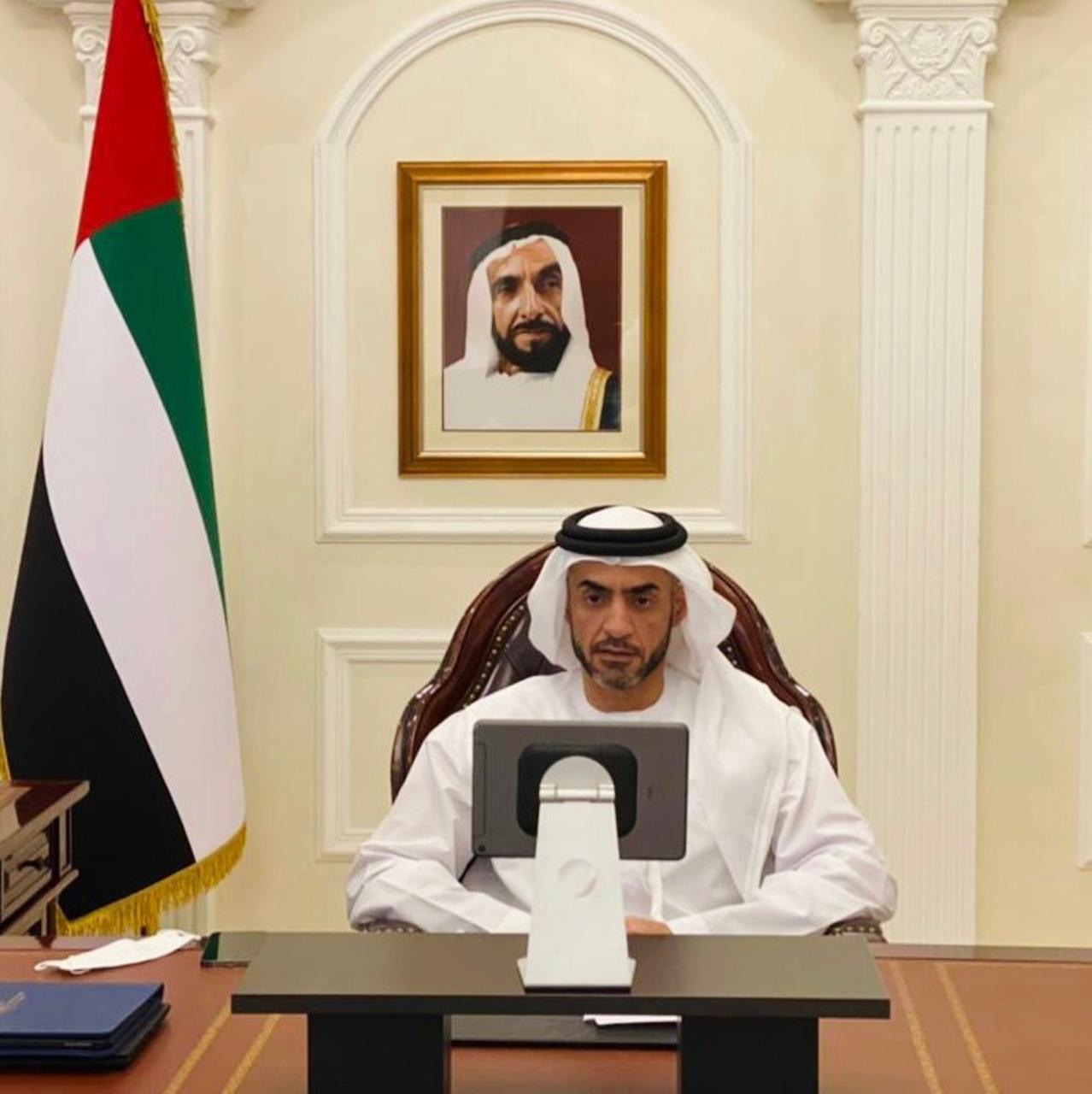 التقى سعادة الشيخ نهيان بن سيف آل نهيان بمعالي ياسر الرميان - محافظ صندوق الاسثمارات العامة، وذلك عن طريق تقنية الاتصال المرئي