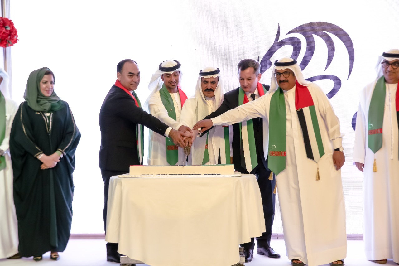 رافق سعادة احمد الهاملي سفير دولة الامارات لدى تركمانستان وفد شركة دراجون اويل برئاسة سعادة على راشد الجروان الرئيس التنفيذي للشركة وذلك خلال حضور فعاليات المؤتمر والمعرض الدولي السابع والعشرون للنفط والغاز بتركمانستان حيث شارك بالمؤتمر كبار المسئولين بتركمانستان ورؤساء البعثات الدبلوماسية وعدد من ممثلي المنظمات الدولية والبنوك ووفود من شركات عالمية في مجال النفط والغاز من دول الامارات والصين وكوريا الجنوبية وسنغافورة.