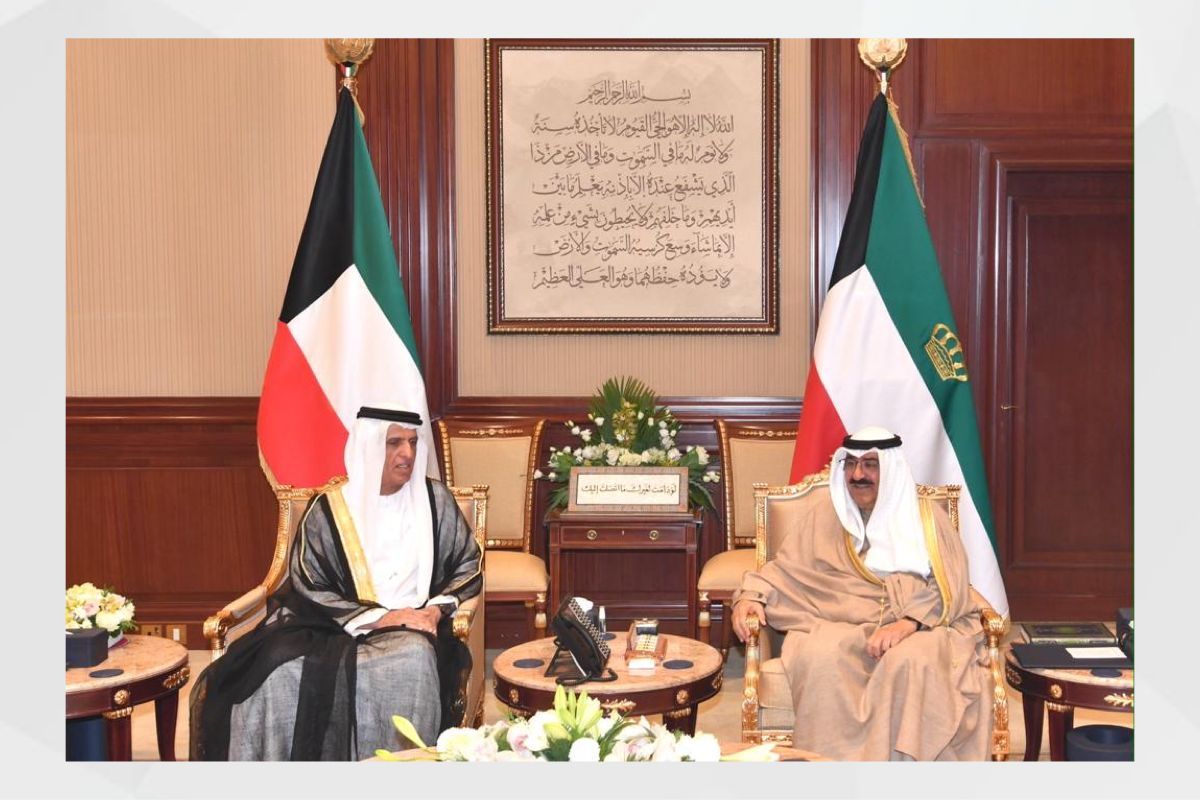 His Highness Sheikh Meshal Al Ahmad Al Jaber Al Sabah, Emir of Kuwait, received at Bayan Palace today, H.H. Sheikh Saud bin Saqr Al Qasimi, Supreme Council Member and Ruler of Ras Al Khaimah, during his official visit to the State of Kuwait.
