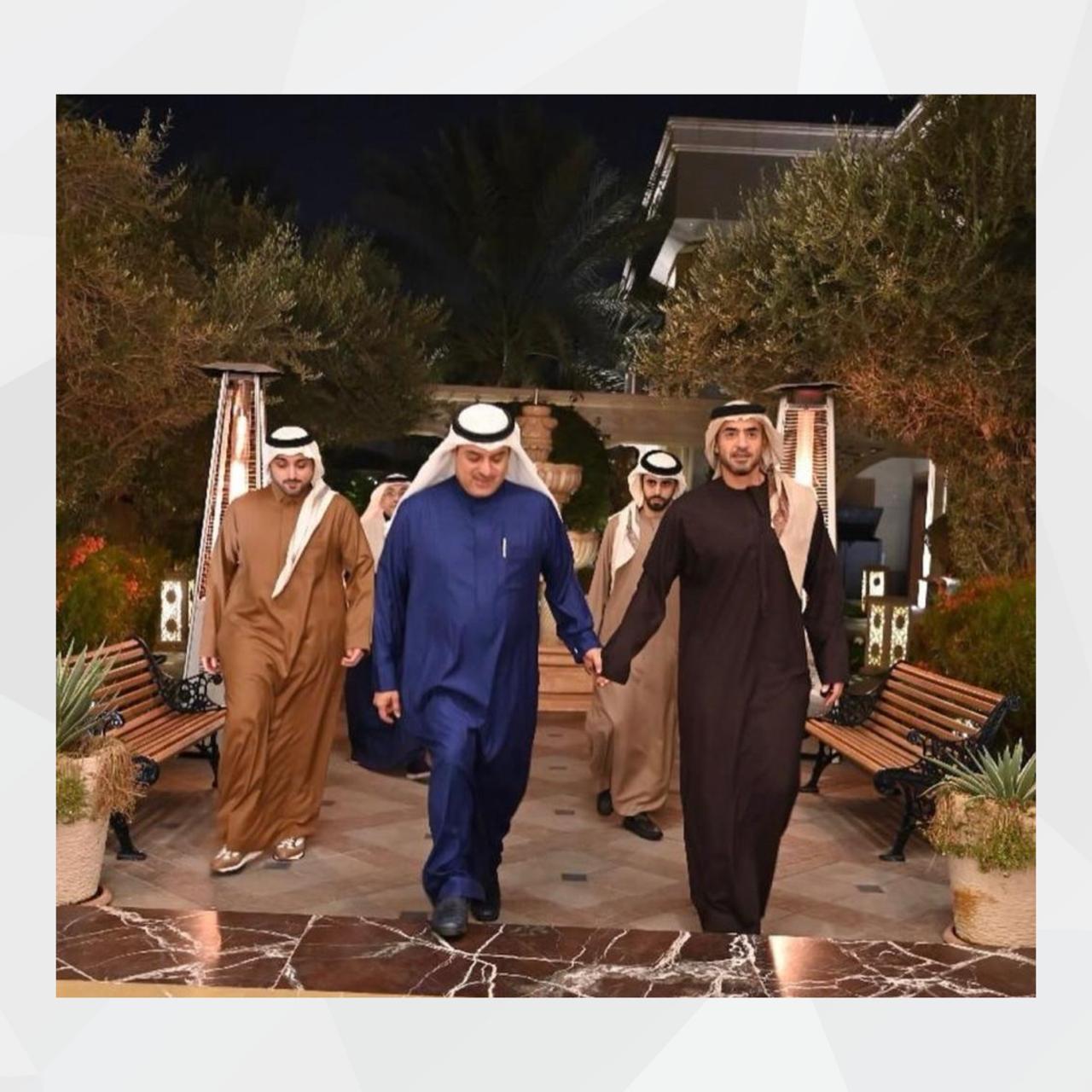 .حضر سعادة الشيخ نهيان بن سيف آل نهيان مأدبة عشاء أقامها على شرفه سعادة/ ماجد الحكير رئيس مجلس إدارة مجموعة الحكير في منزله بمدينة الرياض، وذلك بحضور عدد من المسؤولين ورجال الأعمال