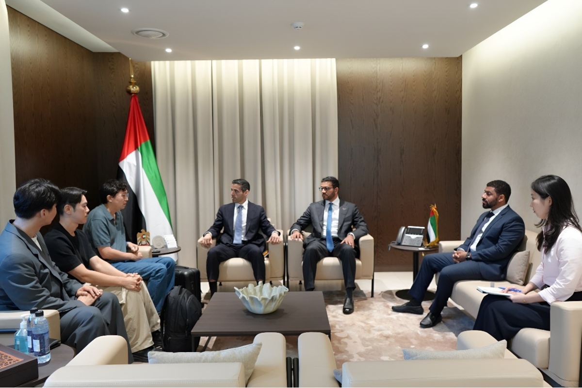 자말 압둘라 알 수웨이디 주한 UAE 대사는 서울 주한 UAE 대사관에서 Hashed 관계자들과 면담했으며, 대사관 관계자들도 함께 참석했습니다. 이번 면담에서는 상호 관심 사안에 대해 의견을 교환하고, 양측 간 소통을 강화하는 한편 새로운 협력 기회를 모색하기 위한 방안에 대해 논의했습니다.