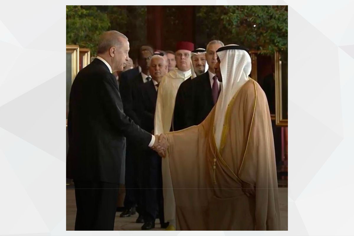 شارك سعادة سعيد ثاني الظاهري - سفير الدولة لدى تركيا، في الاحتفال الرسمي الذي أقامة فخامه رجب طيب اردوغان- رئيس الجمهورية التركية، بمناسبة الذكرى المئوية لتاسيس الجمهورية التركية ونقل لفخامته تحيات وتهاني القيادة في دولة الامارات، متمنيا لتركيا ولشعبها الصديق دوام التقدم والازدهار.
