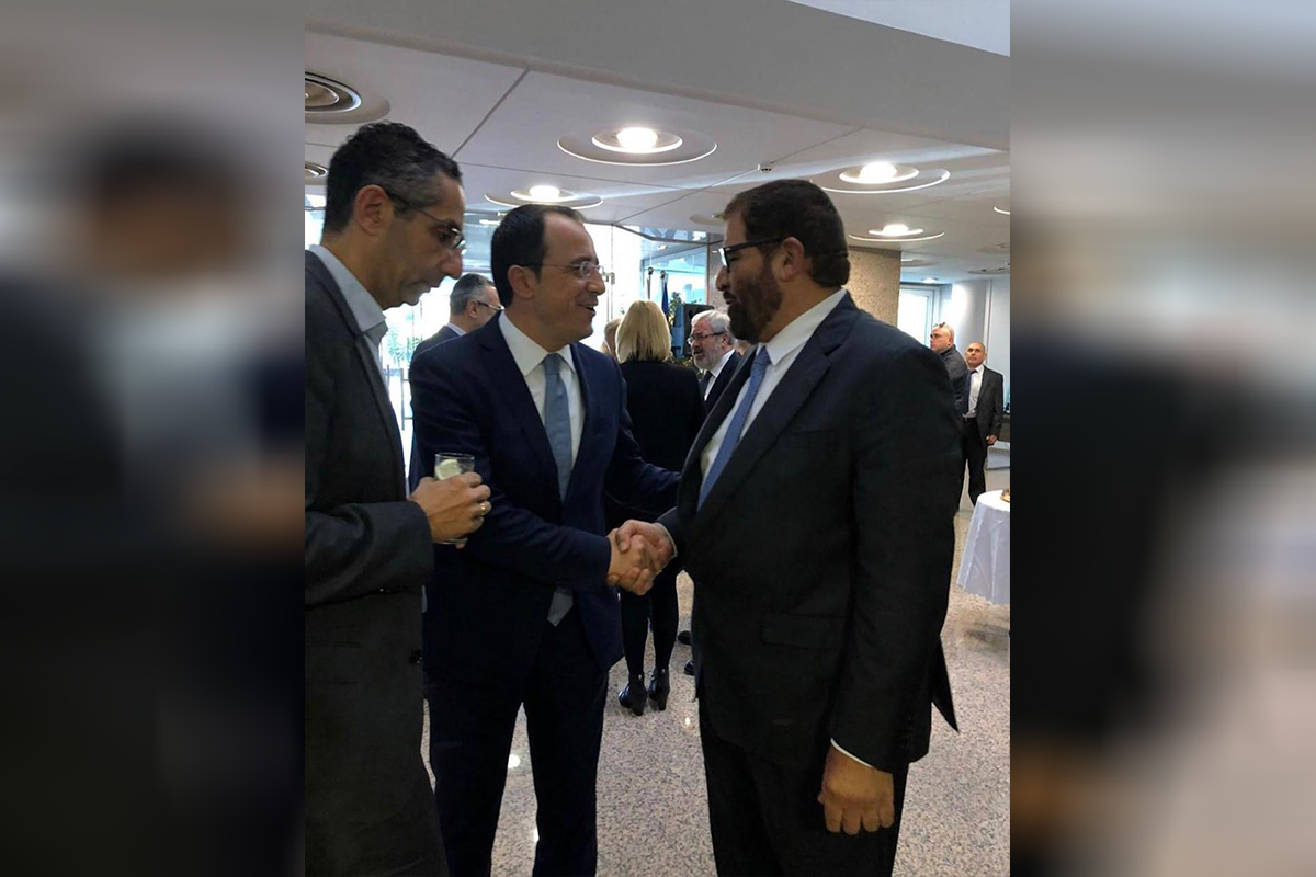 Ο Πρέσβης παρευρίσκεται σε δεξίωση που διοργανώνει το Υπουργείο Εξωτερικών της Κύπρου για να γιορτάσουν το τέλος κι αυτής της χρονιάς.