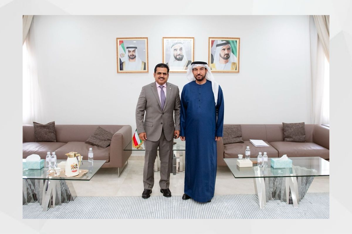 التقي سعادة السفير /محش سعيد الهاملي سفير الدولة لدى جنوب افريقيا بمقر السفارة في العاصمة بريتوريا مع سعادة / سالم راشد الشبلي ، سفير دولة الكويت لدى جنوب افريقيا الجديد وهناه على توليه المنصب الجديد متمنيا له كل التوفيق والسداد في مهام عمله الجديد وتم خلال اللقاء مناقشة المواضيع ذات الاهتمام المشترك وبحث سبل تعزيز العلاقات الثنائية بين البلدين.
