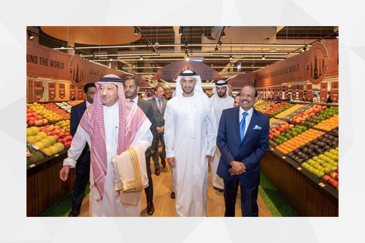 افتتح نائب وزير الخارجية معالي وليد الخريجي الفرع الجديد لمجموعة اللولو الدولية 