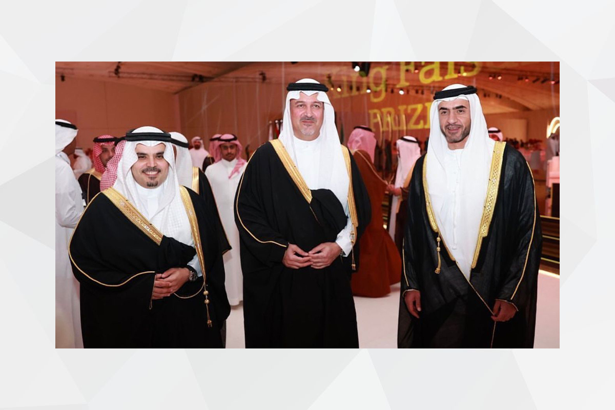 أشاد سعادة الشيخ نهيان بن سيف آل نهيان سفیر الدولة لدى الرياض بما لمسه في حفل تسليم جائزة الملك فيصل العالمية في دورتها ال45 من إجلال للعلم والفكر وصانعيه. كما وجه التهاني للفائزين لا سيّما فضيلة الشيخ ناصر الزعابي من الإمارات عن فئة خدمة  الإسلام.