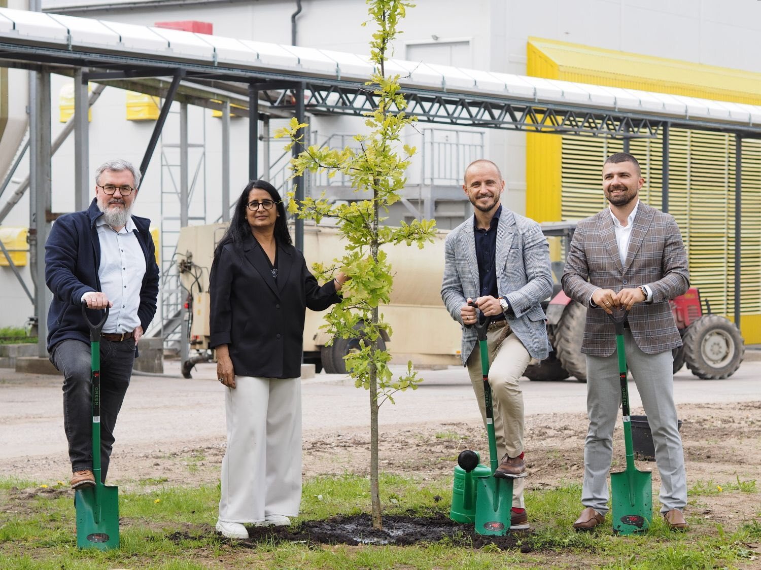 Her Excellency Noora Juma paid an official visit to Alūksne, where she met with the management of APF Holding.During the visit, the Ambassador was introduced to the company’s operations and discussed opportunities for cooperation in agriculture, food security, and technical knowledge exchange.

