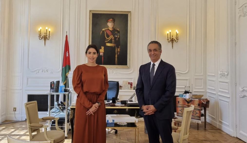 قامت سعادة هند العتيبة، سفيرة الدولة لدى الجمهورية الفرنسية، بجولة لزيارة السفاراء العرب المعتمدين في الجمهورية الفرنسية وذلك  وحرصها على تعزيز العلاقات الثنائية وتفعيلها في شتى المجالات، بما يسهم في دعم أواصر الصداقة بين البلدين.