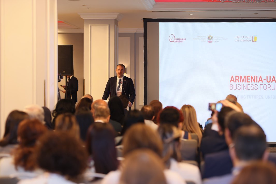 ՀՀ էկոնոմիկայի նախարար Ն.Գ. Վահան Քերոբյանի, ՀՀ արտաքին գործերի նախարարության և ԱՄԷ բարձրաստիճան պատվիրակության մասնակցությամբ, որը գլխավորում է ԱՄԷ առևտրարդյունաբերության պալատների ֆեդերացիայի նախագահ Աբդալլահ Ալ֊ Մազրուին, այսօր առավոտյան մայրաքաղաք Երևանում կայացել է 