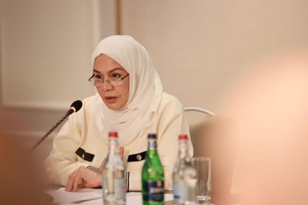 Ն.Գ. դեսպան դր. Նարիման Ալ-Մուլլան մասնակցել է ՀՀ շրջակա միջավայրի նախարարության կողմից կազմակերպված «Կանգնեք և մտածեք Կողմերի 28-րդ համաժողովին (COP28) ընդառաջ» խորագիրը կրող համաժողովին, որն անցկացվել է Ն.Գ. նախարար Հակոբ Սիմիդյանի և Հայաստանում ՄԱԶԾ մշտական ներկայացուցիչ Նաթիա Նացվլիշվիլիի մասնակցությամբ և հովանավորությամբ։
Համաժողովին ելույթ է ունեցել նաև Ն.Գ. դեսպանը՝ անդրադառնալով COP28 կլիմայական գագաթնաժողովի առաջնահերթություններին և կլիմայի փոփոխության մարտահրավերներին դիմակայելու գլոբալ ջանքերն ուժեղացնելու ԱՄԷ ձգտմանը: